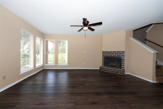 Building Photo - 7863 Green Lawn Dr