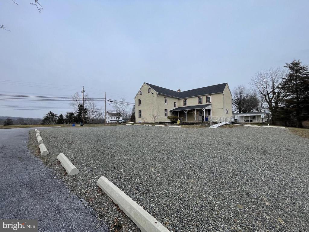 Primary Photo - 2848 E High St