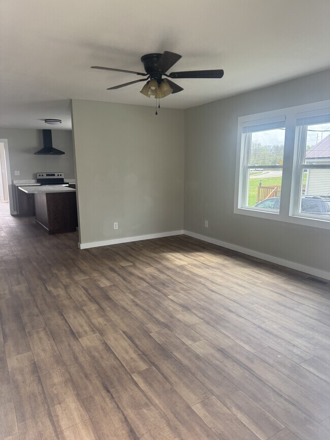 Foto del edificio - 114 S Elm St