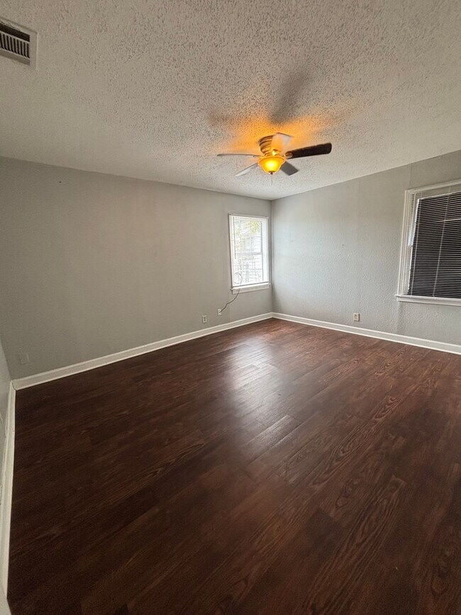 Foto del edificio - 1520 James St