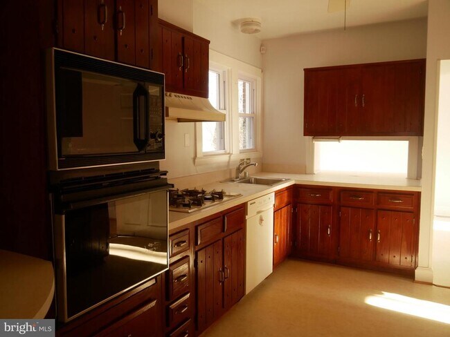 Foto del edificio - 10325 Parkman Rd