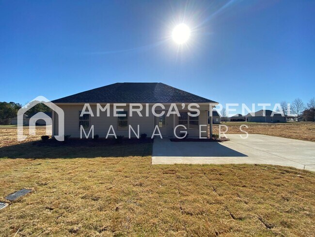 Building Photo - Beautiful home for Rent in Talladega, AL!!...