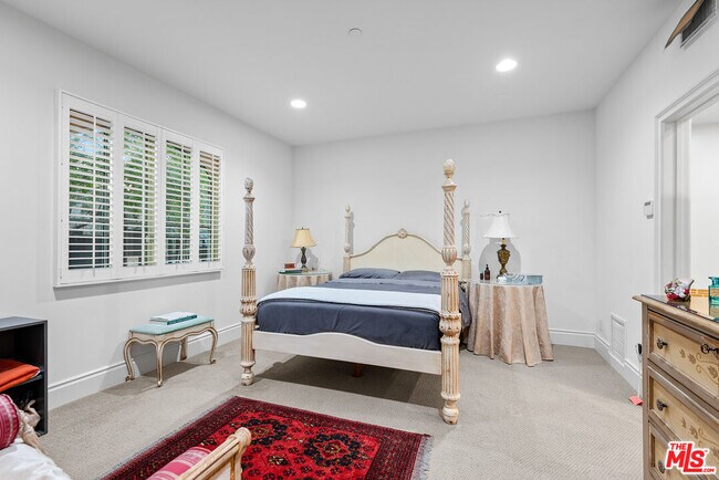 Foto del edificio - 1619 Artesia Blvd