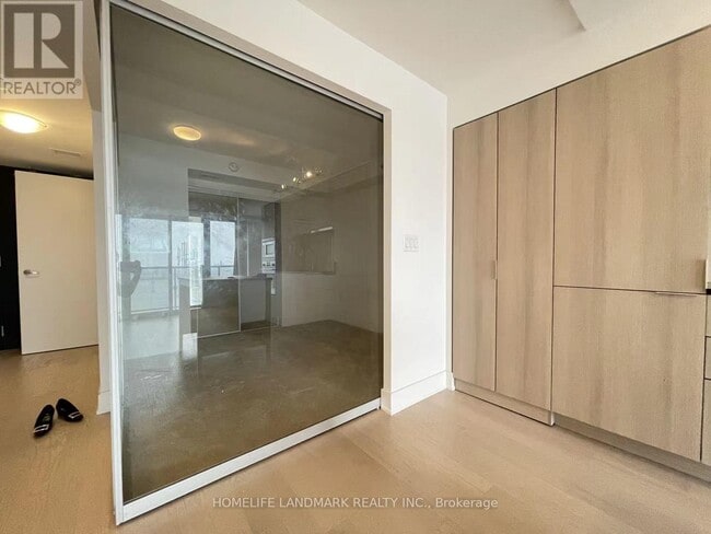 Building Photo - 955 Bay St.