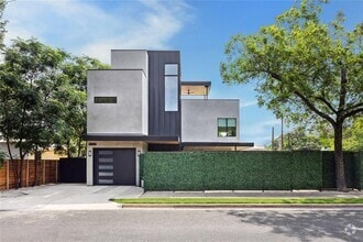 Building Photo - 1304 Comal St