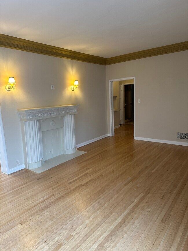 Building Photo - 1506 S Sherbourne Dr