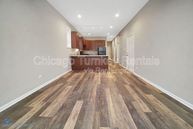 Building Photo - 2634 S Harding Ave