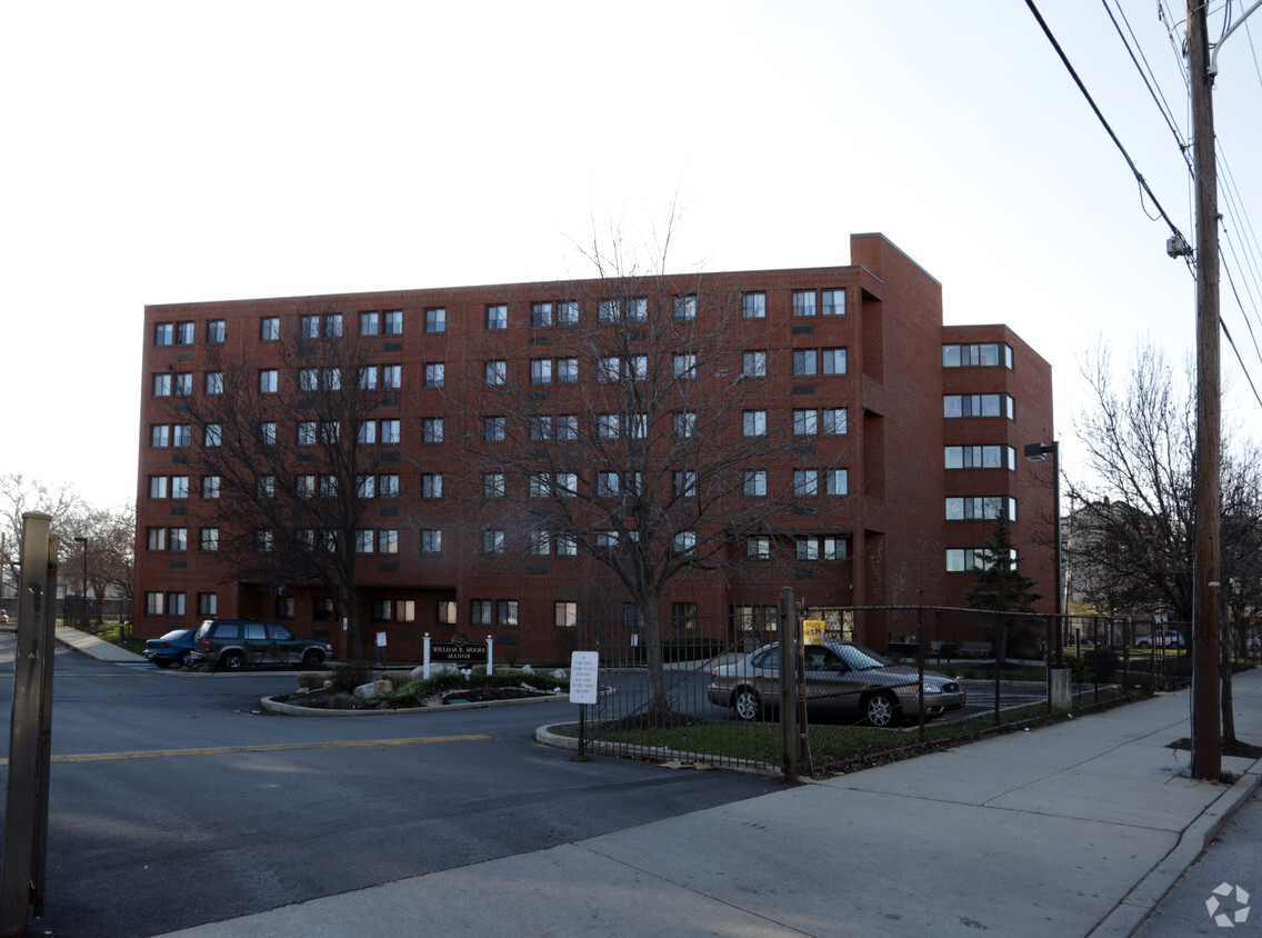 Foto del edificio - William B. Moore Manor Apartments