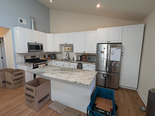 Kitchen - 225 W Pastorius St