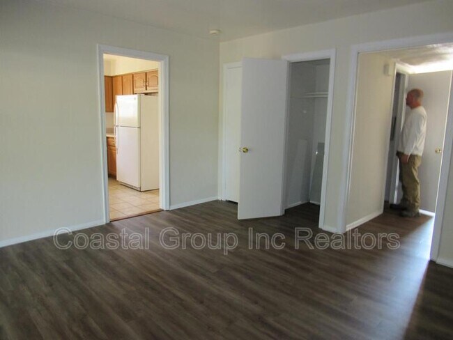 Building Photo - 800 St Denis Ct
