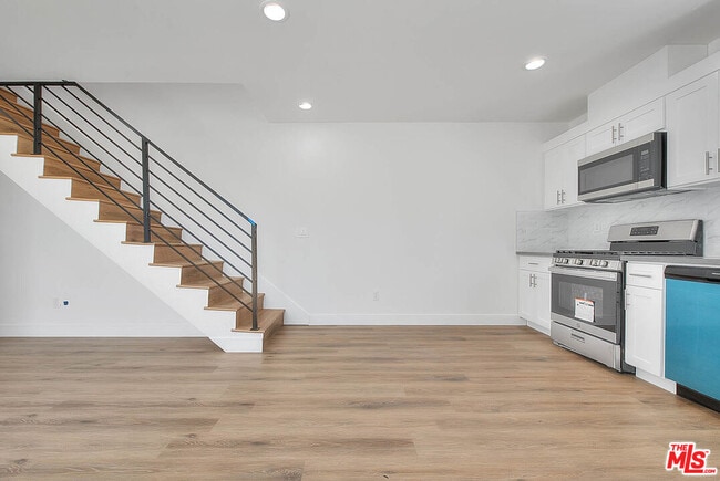 Building Photo - 1015 Wilton Pl