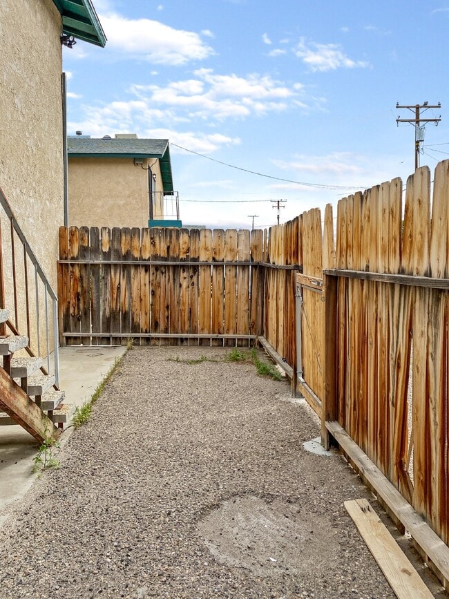 Building Photo - 213 N Alvord St
