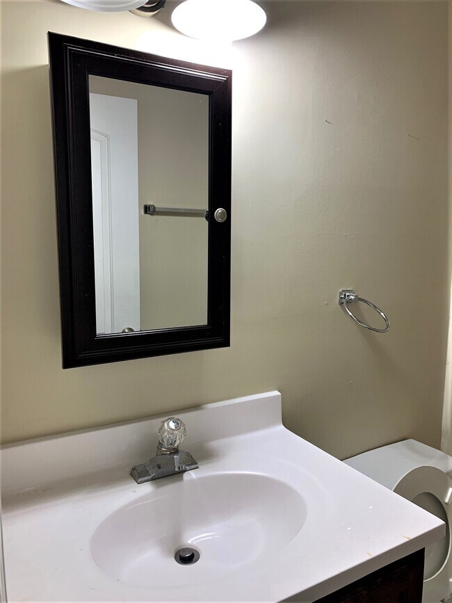 Building Photo - 205 Hialeah Dr
