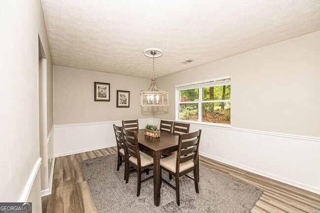 Foto del edificio - 180 Crabtree Dr