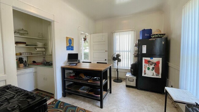 Foto del edificio - 1-Bedroom Apartment in Historic Albert Hou...