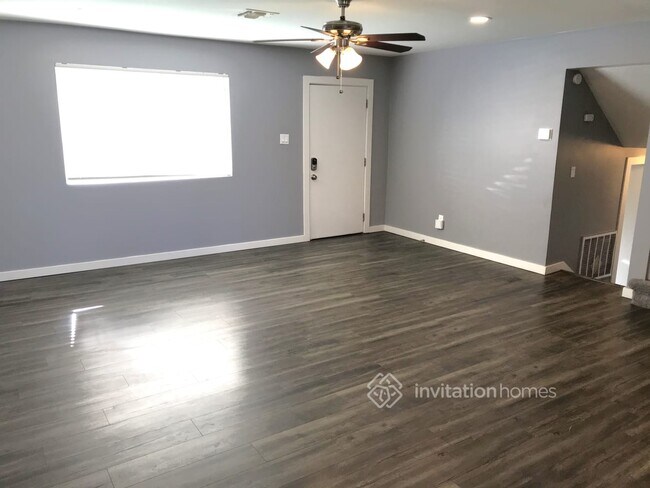 Building Photo - 510 E Papago Dr