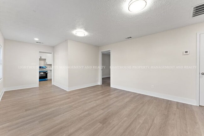 Building Photo - Beautifully Renovated 3 Bedroom Home on a Corner Lot!