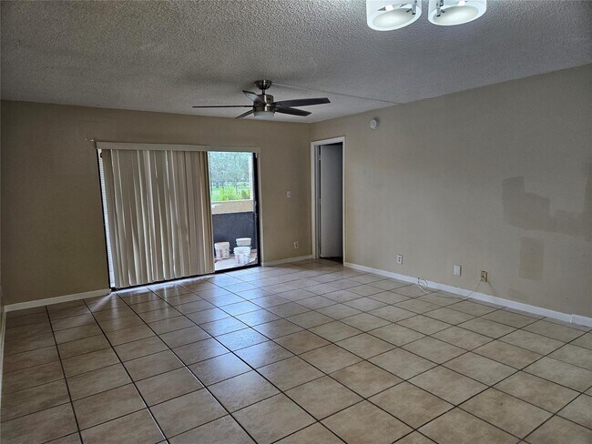 Foto del edificio - 2013 Coral Ridge Dr
