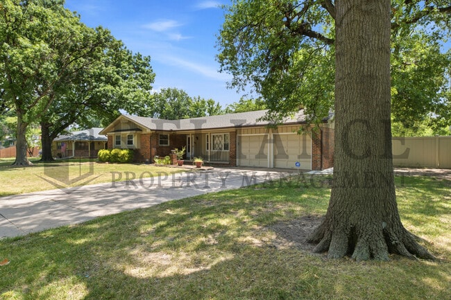 Foto del edificio - 8115 E Mockingbird St