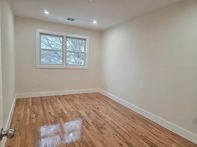 Foto del edificio - 120 W 44th St