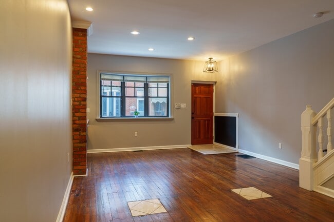 Photo - 2523 S Rosewood St House