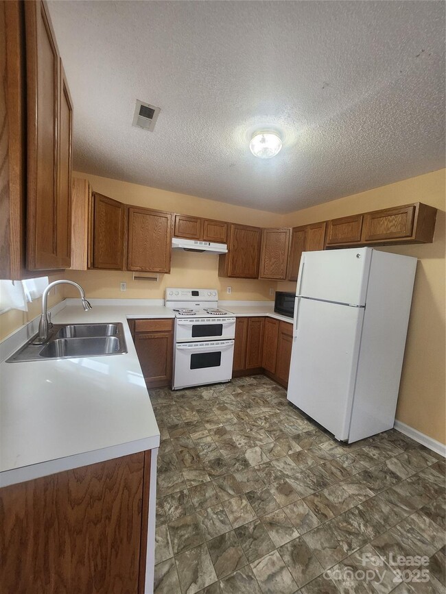 Foto del edificio - 7106 Windsong Way