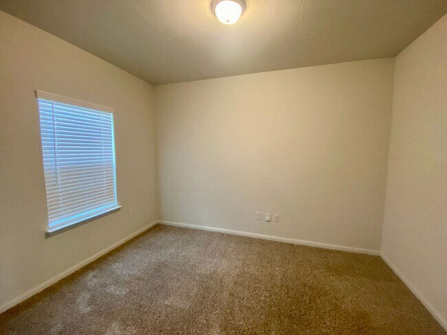 Foto del edificio - BLACK FRIDAY SPECIAL - NO RENT PAYMENT UNTIL JANUARY