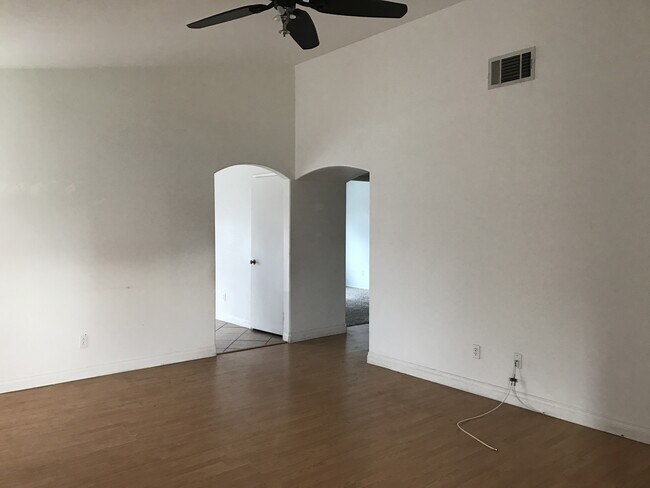 Building Photo - Move -In _Ready