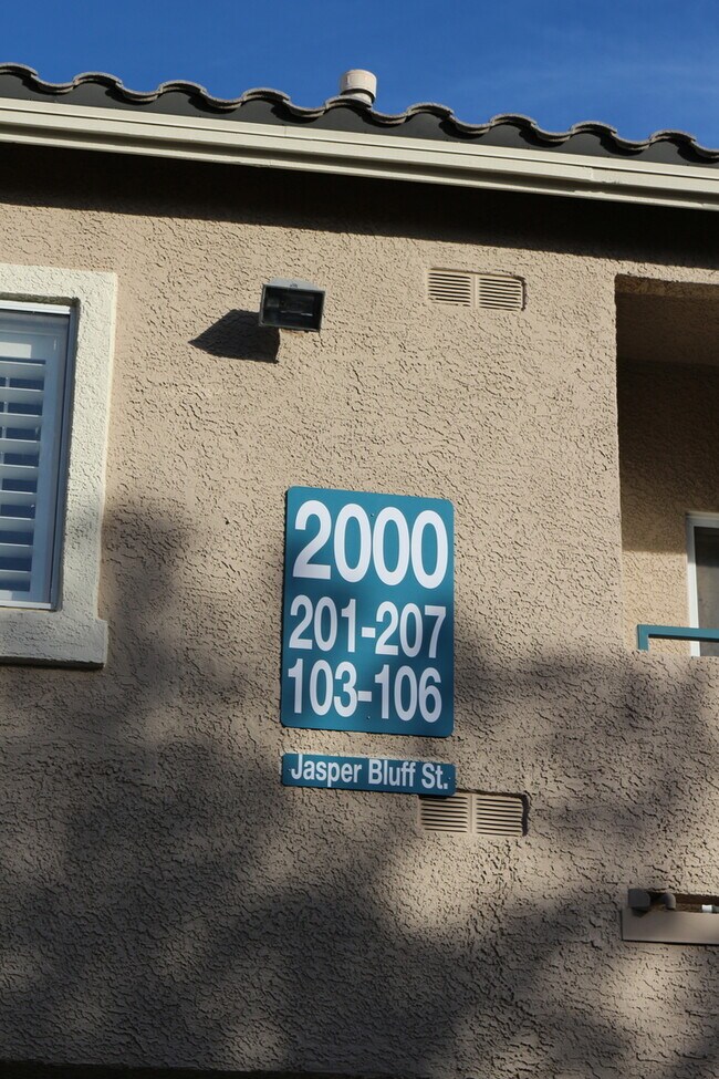 Building Photo - NO SHOWINGS until 4/1/2024