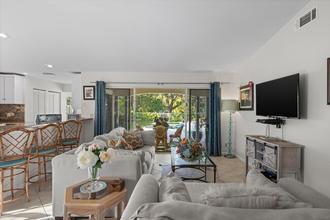 Building Photo - 2458 Vista Del Prado Dr