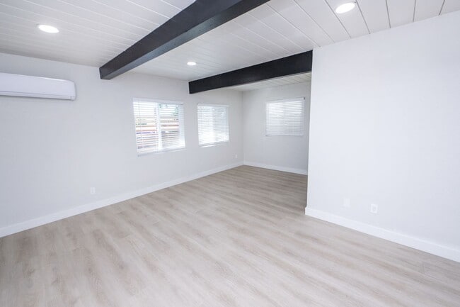 Foto del edificio - 2813-15 46th St