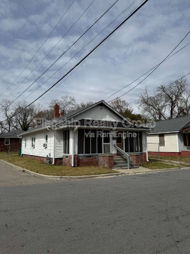 Building Photo - 516 Roosevelt Ave