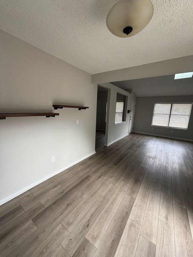 Building Photo - Central Mount Pleasant Ranch