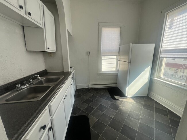 Building Photo - 24 N Hartley St