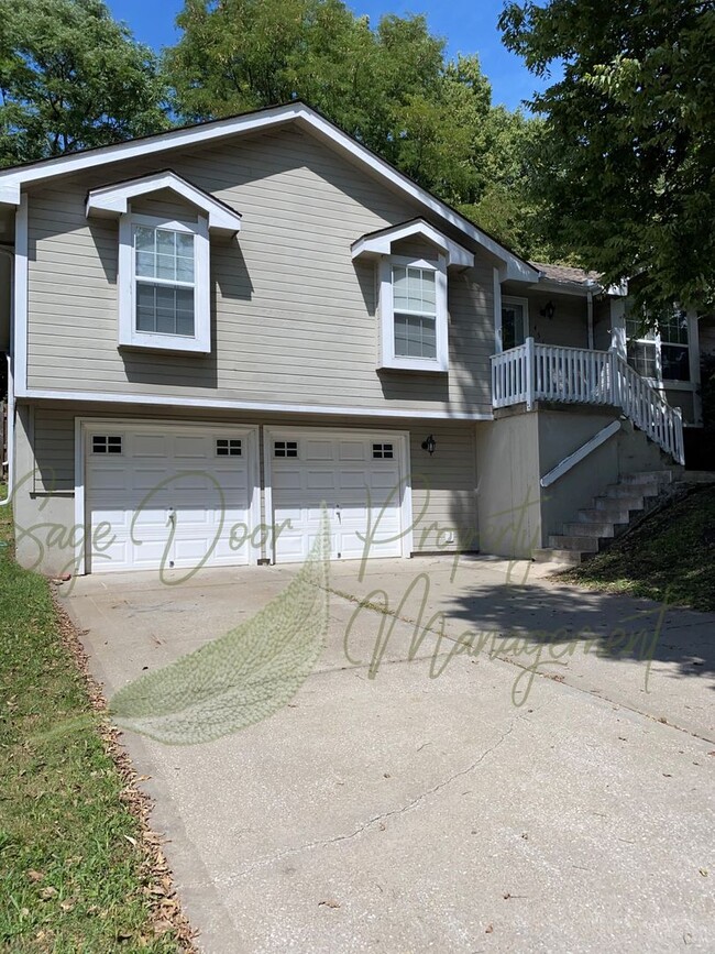 Building Photo - BEAUTIFUL BLUE SPRINGS HOME!!!