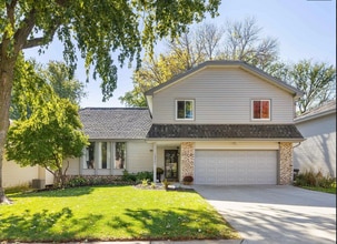 Building Photo - 15561 Walnut Cir