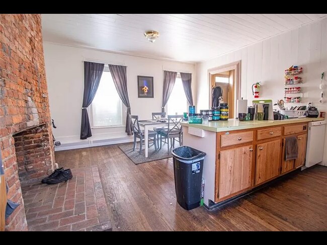 Foto del edificio - 206 N Main St