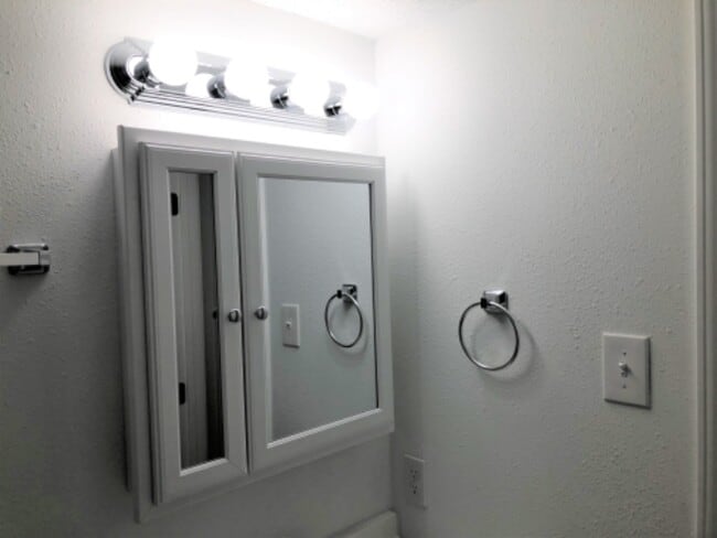 Building Photo - 209 Green Acres Rd