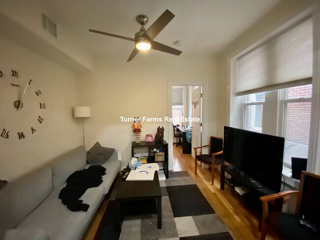 Foto del edificio - 1029 Tremont St