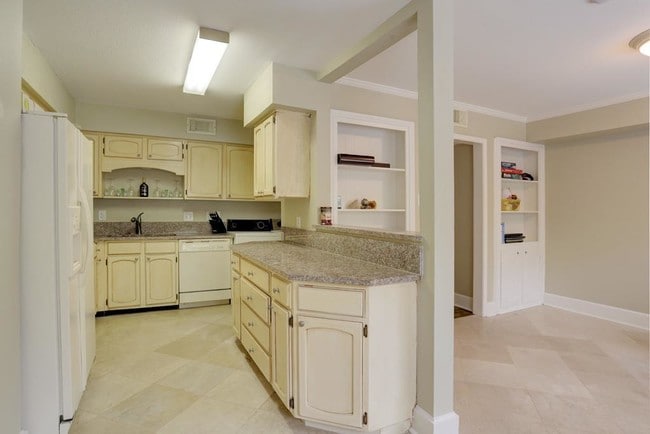 Building Photo - 515 N Post Oak Ln
