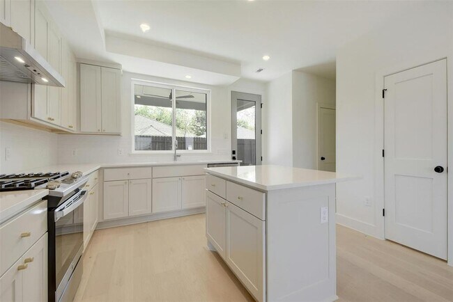 Building Photo - 1127 Walton Ln