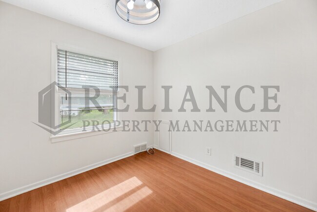 Foto del edificio - 1144 Prairie Park Rd