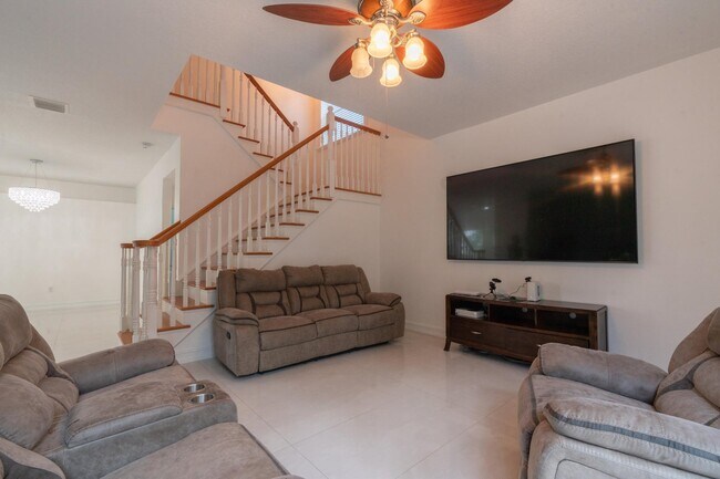 Photo - 9078 Alexandra Cir House