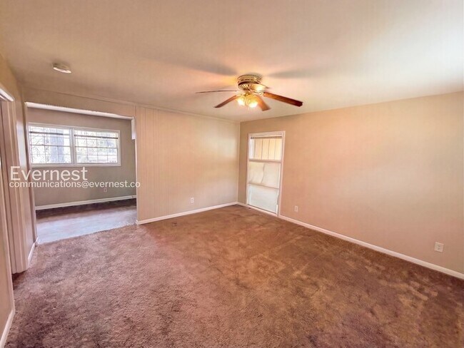 Foto del edificio - 208 Von Dale Dr