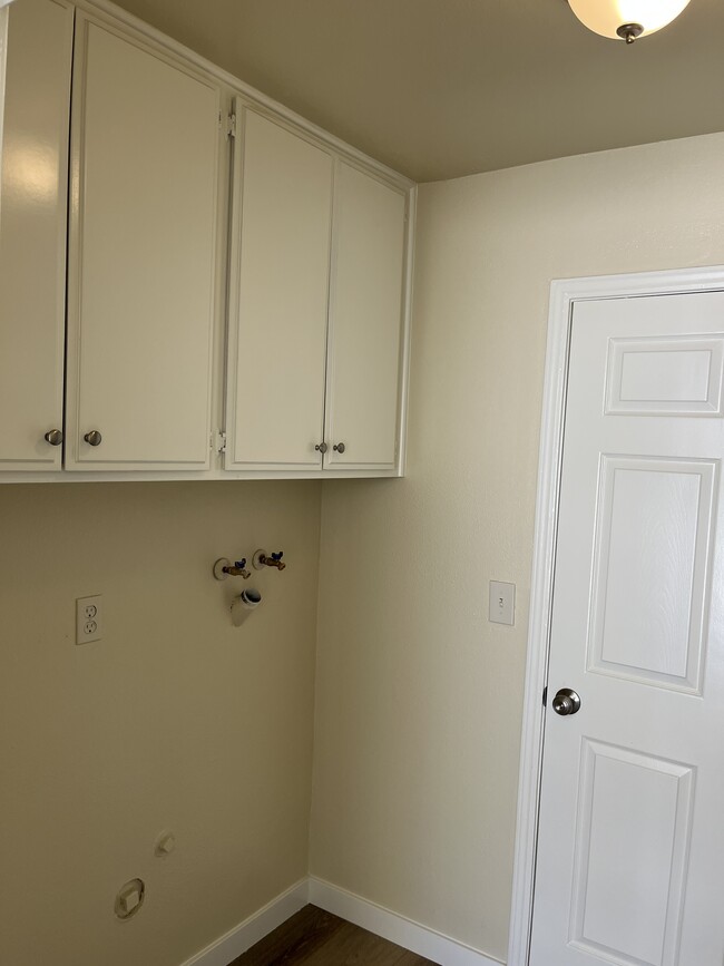 Laundry room - 540 W Lambert Rd