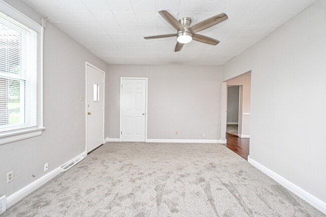 Building Photo - 4893 N Overlook Ave