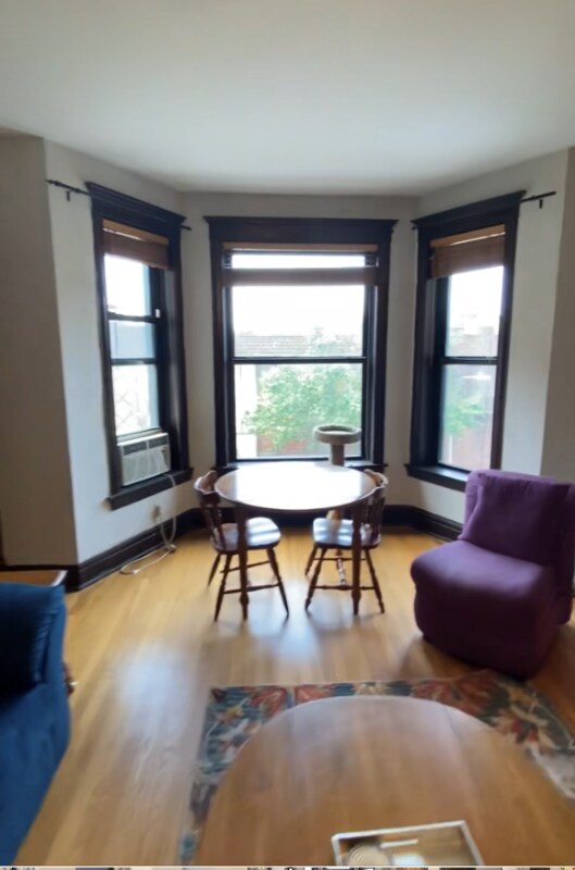 Foto del edificio - 747 W Wellington Ave