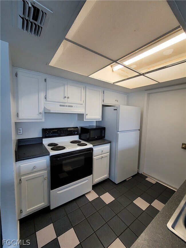 Foto del edificio - 931 SE 23rd Pl