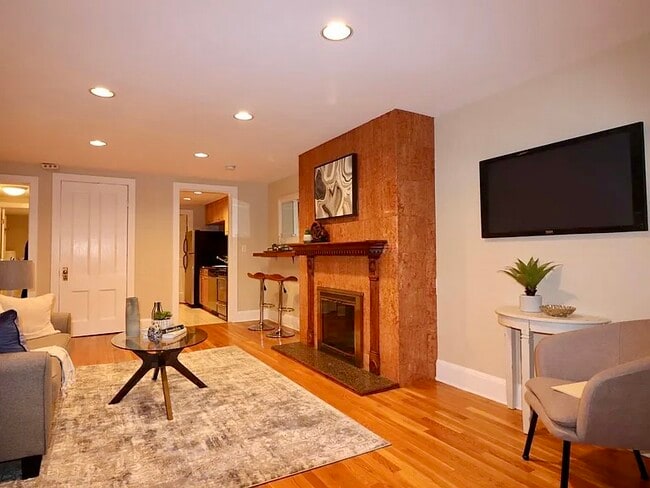 Building Photo - 352 Tappan St