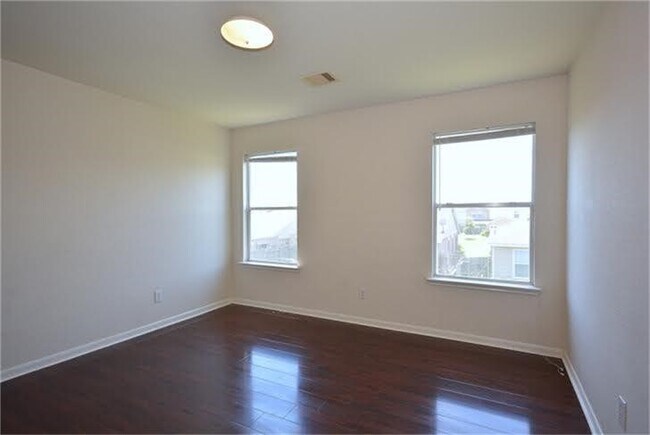 Foto del edificio - 8106 Arrington Forest Ln